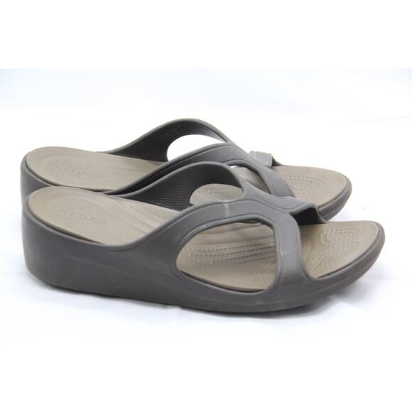 Crocs Sanrah Sandals Women Size 11 Brown Wedge Heel Mule Slide Slip On Comfort - Picture 1 of 7